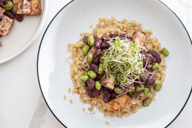 Bulgur s tofu, fazuľou a edamame
