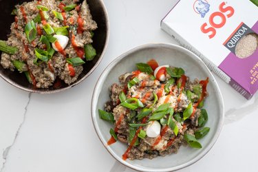 Quinoa so špargľou, hubami a mozzarellou z panvice