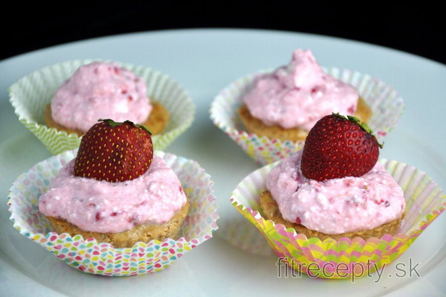Tvarohovo-jahodové cupcakes bez múky