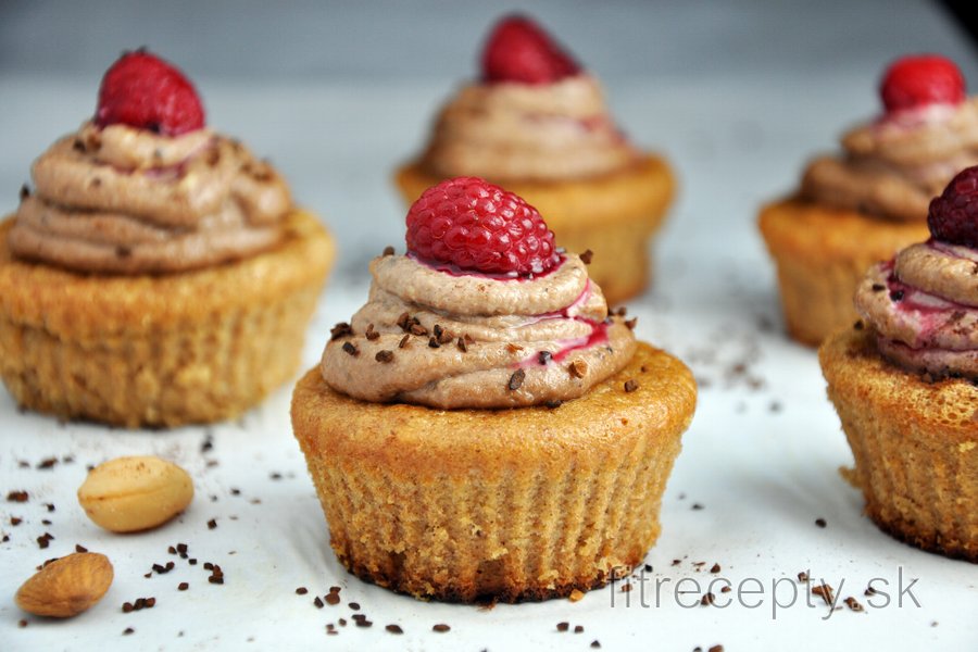 Mandľové cupcakes s kávovým kešu krémom (bez múky)