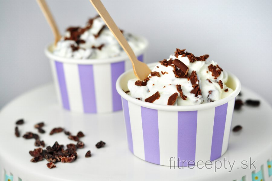 Zdravý stracciatella krém