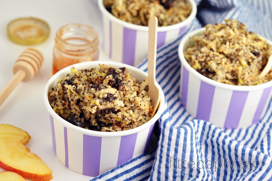 Bulgur s makom, slivkami a jablkami