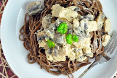 Tofu na šampiňónoch s cestovinami