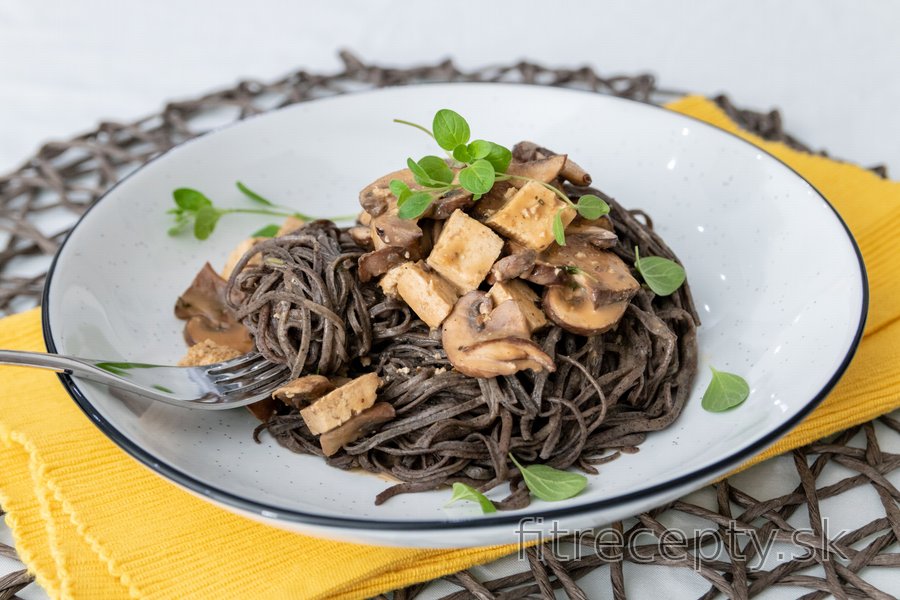 Tofu na šampiňónoch s cestovinami