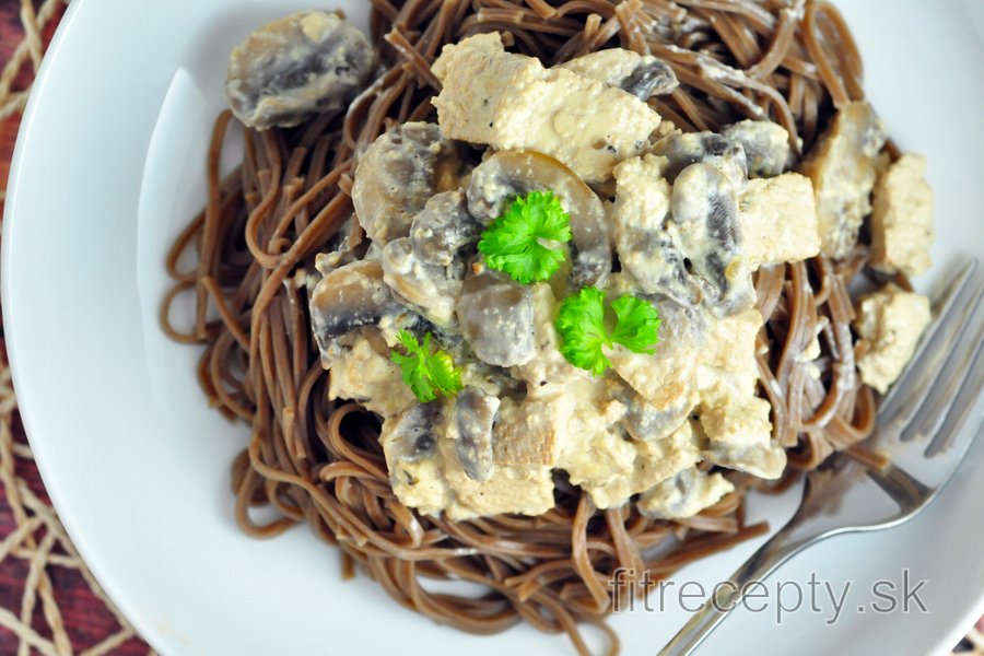 Tofu na šampiňónoch s cestovinami