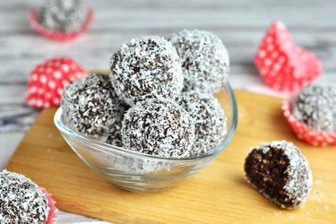 Raw Lamington guličky