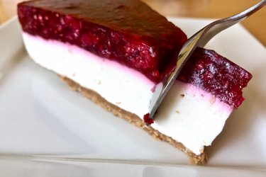Luxusný nepečený malinový cheesecake