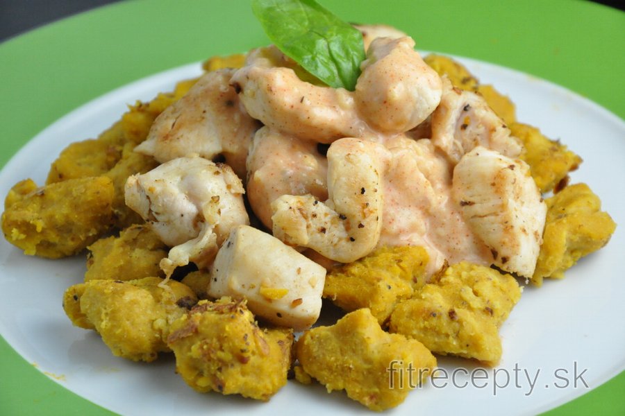 Tekvicové gnocchi (halušky) s kuracím mäsom a syrovou omáčkou