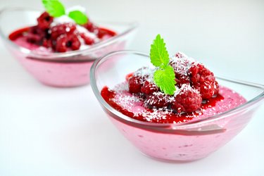 Zdravá malinová panna cotta s kokosom