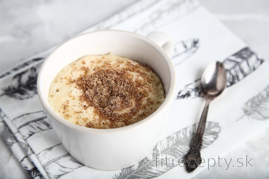 Rýchly mug cake „škoricové hniezdo“