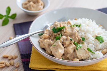 Tofu v arašidovej omáčke a kokosovom mlieku