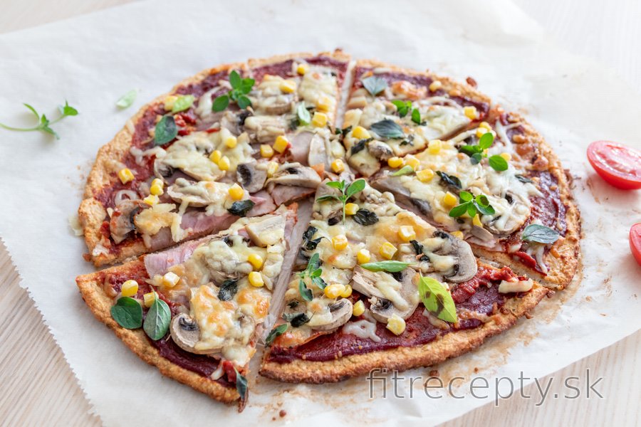Jednoduchá fitness pizza z tvarohu a ovsených vločiek