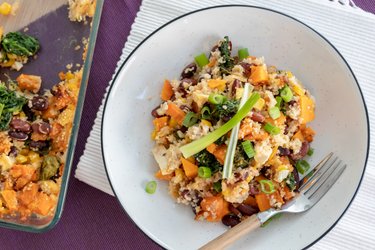 Zapekané batáty s kuskusom, tofu a fazuľou