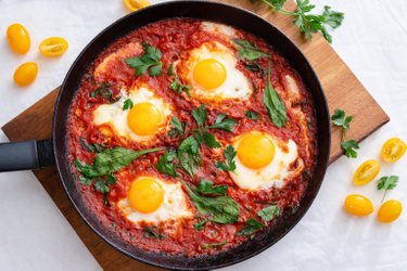 Špenátová shakshuka