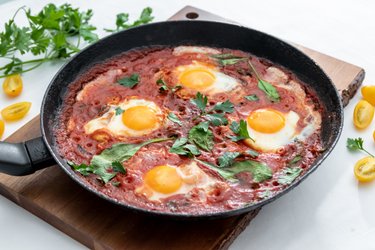 Špenátová shakshuka